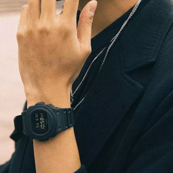 Casio G-Shock DW-5750E-1B  Фото 2